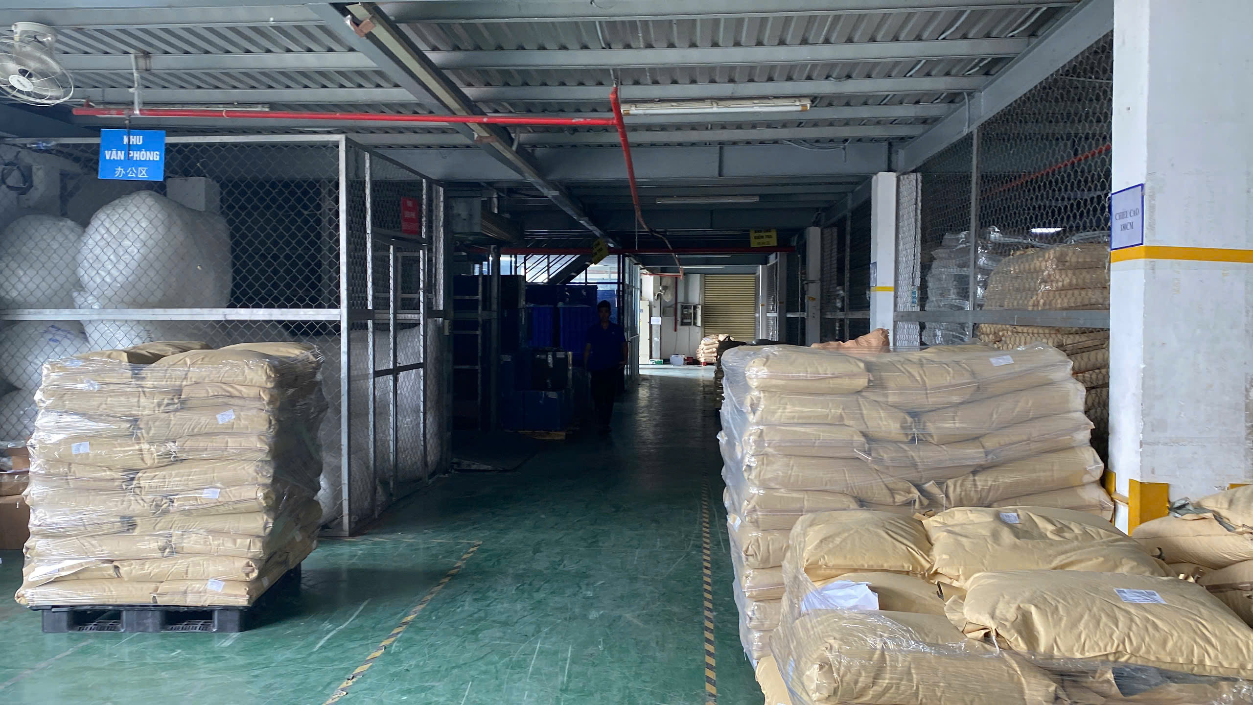 Overview of raw and auxiliary materials waiting area 2.jpg